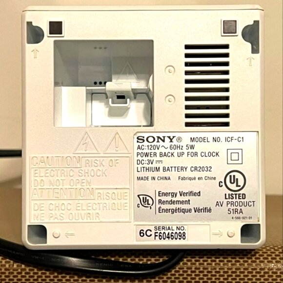 SONY Digital Dual Alarm Clock AM / FM Radio Model ICF-C1 White - Picture 6 of 6